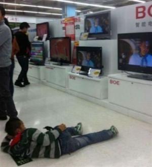 Sledování TV při nakupování