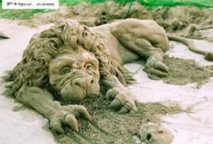 Lev z písku