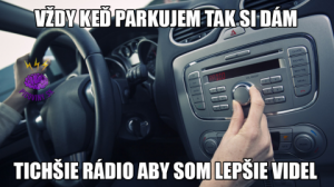 Rádio při parkování auta