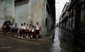 Foto tyzdna  Kuba  Ziaci cakaju na ucite C4 BEku pocas skolskeho vyletu
