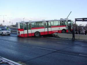 letajici autobus na cernokostelecke1