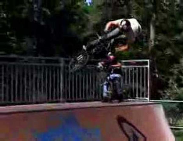 Freestyle BMX - speciální front flip