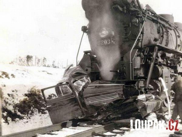 OBRÁZKY -  Nehody vlaků