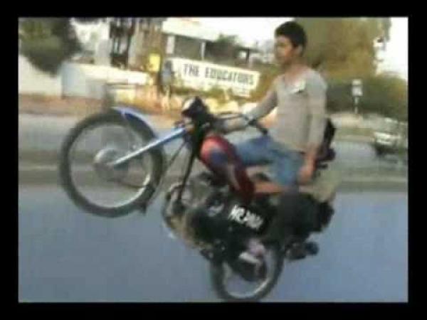 Pákistán - Borci na motorkách