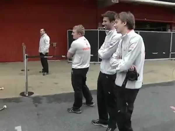 Formule 1 - McLaren vs. Ferrari - boxy