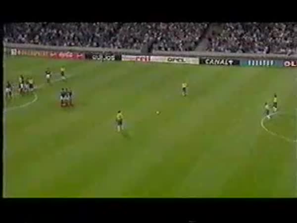 Fotbal - Roberto Carlos - Přímý kop