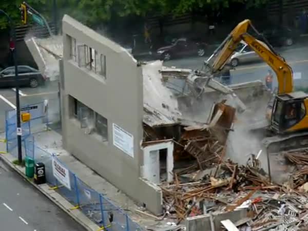 Vancouver - Nebezpečná demolice