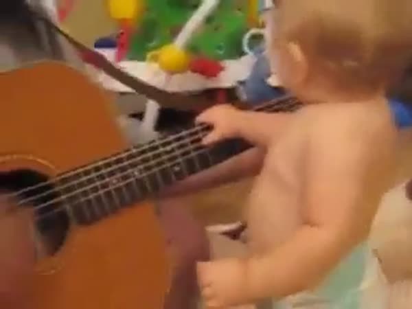 Dítě – Trsání na hudbu