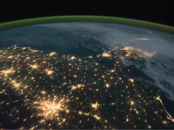 Noční přelet ISS nad Severní Amerikou