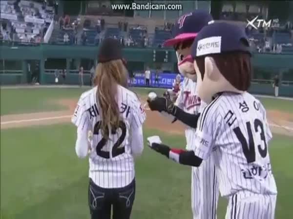 Baseball vs. Korejská modelka