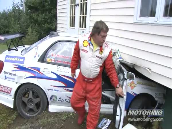 Rally - Automobil vs. Dům