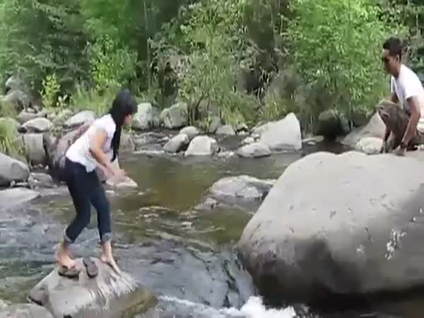 Přeskakování řeky