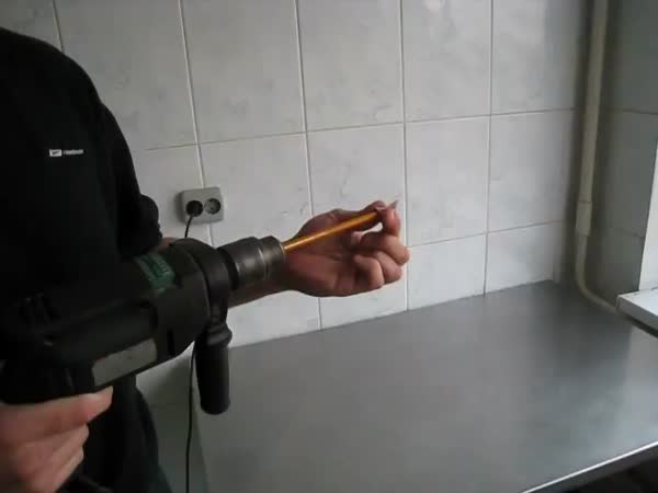 Jak ořezat tužku pomocí vrtačky