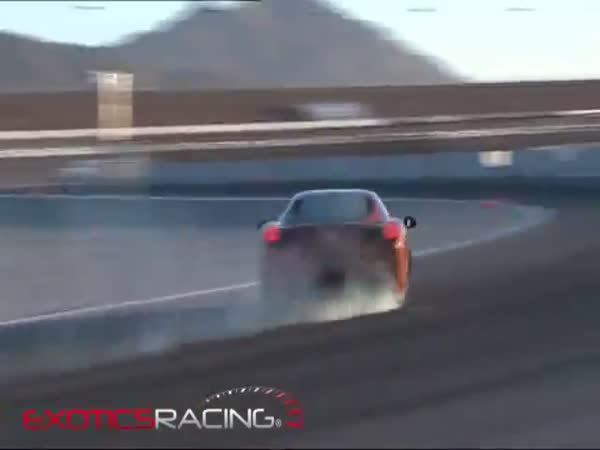 Modelka vs. zrychlení ve Ferrari 458