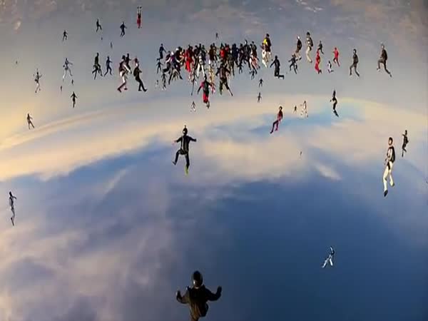 GoPro - Světový rekord ve skydivingu