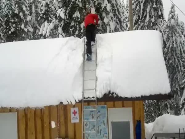 Jak nesundávat sníh ze střechy #2