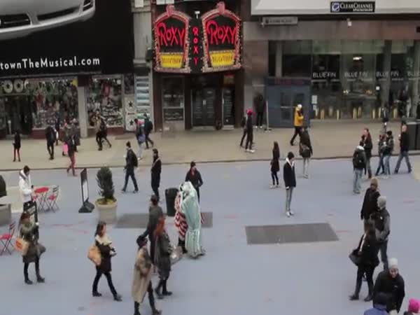 Nachytávka - Times Square pozpátku