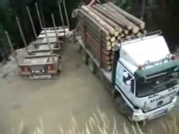 Otočení náklaďáku na místě