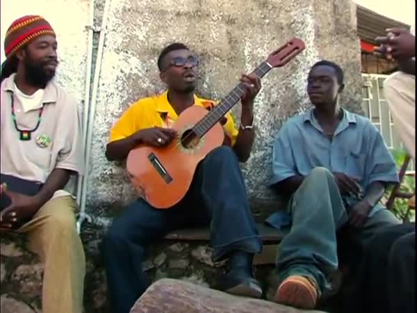 Jamajčan s kytarou s jednou strunou
