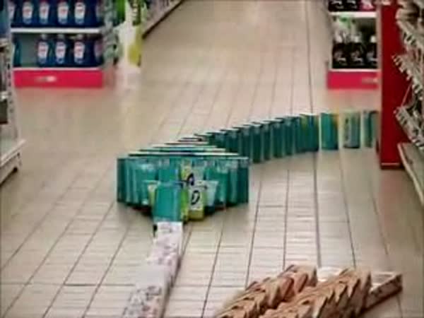 Domino v supermarketu
