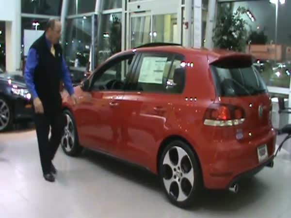 Šílený prodejce Volkswagenů