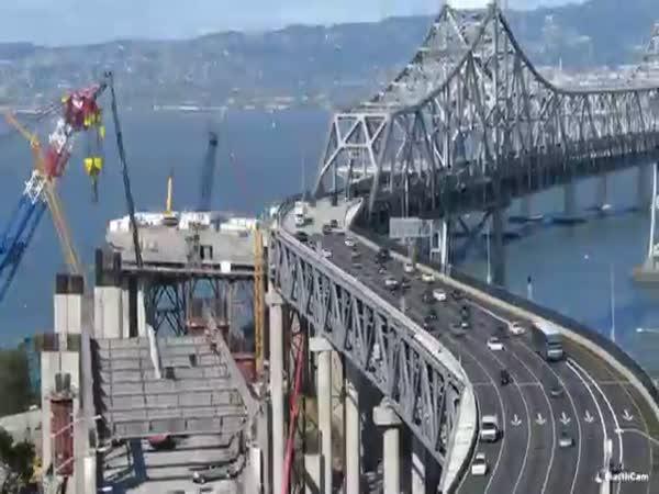 Timelapse - Stavba mostu v San Franciscu