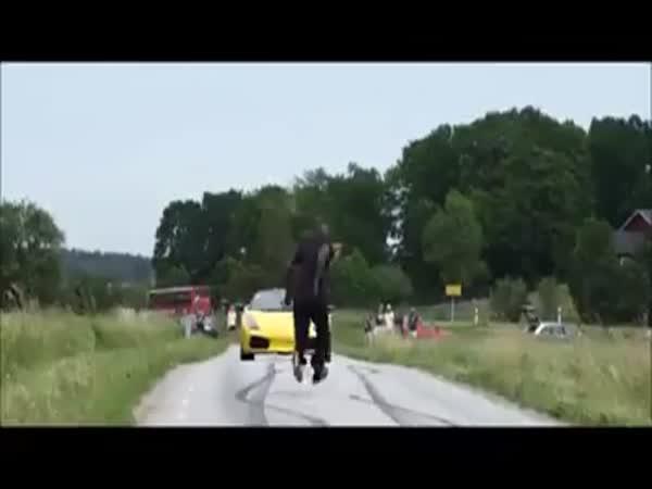 Přeskočí Lamborghini v 130km/h