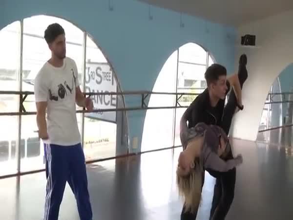 Trenér tance sváděl přítelkyni