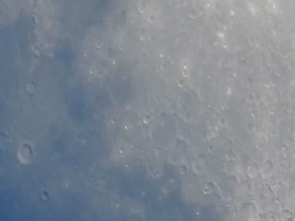 Kamera, kterou uvidíte povrch Měsíce