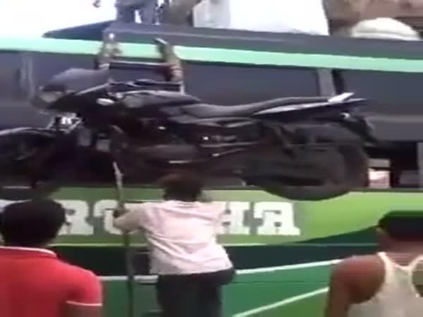 Jak naložit motorku na autobus