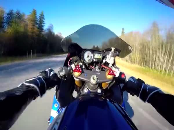 Z pohledu motorkáře - 250 km/h po zadním