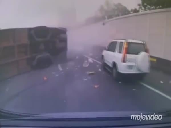 Nehoda autobusu na dálnici