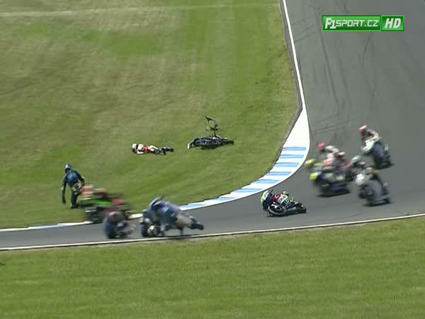 Moto3 - hromadná nehoda