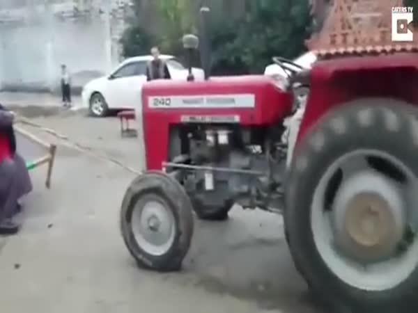 408 kg silný muž vs. traktor
