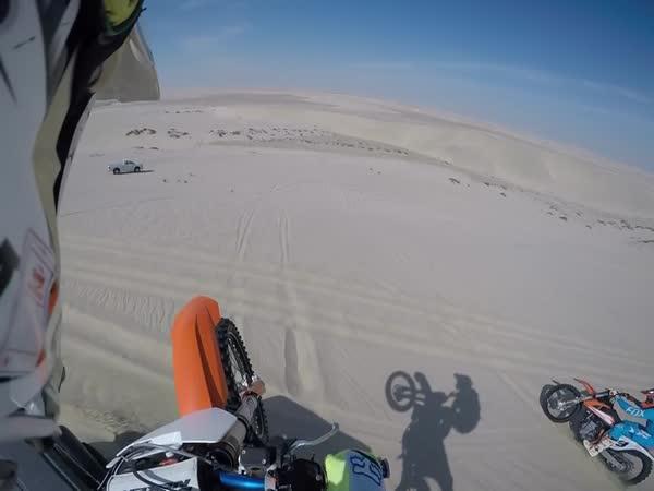 Překvapení na motorce v poušti