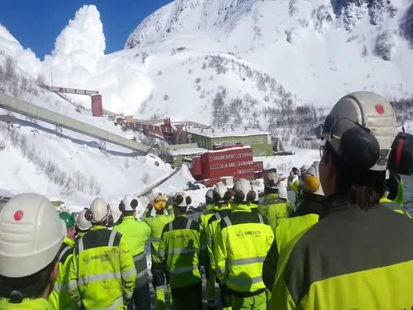 Norsko – Odstřel laviny