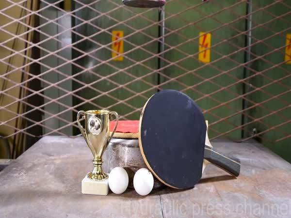 Hydraulický lis vs. ping pong  