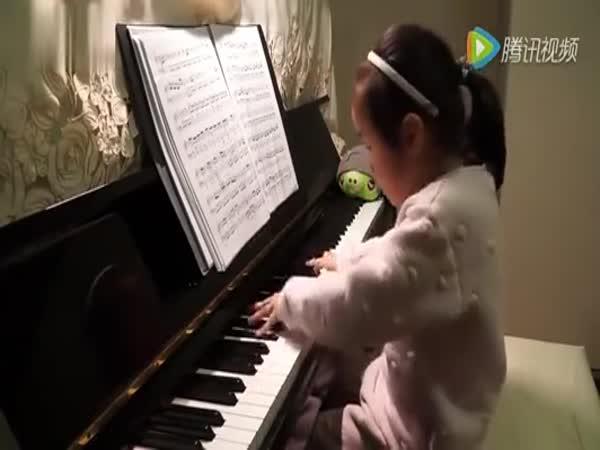 Pětiletá klavíristka