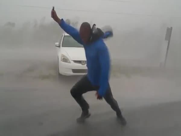 Souboj týdne: Meteorolog vs. hurikán