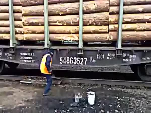 Ruční brzdění naložených vagónů (Rusko)