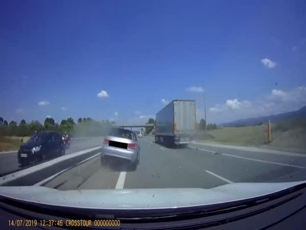 Nehoda - Audi vs. kamion
