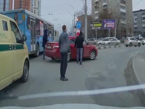 Potyčky řidičů v Novosibirsku