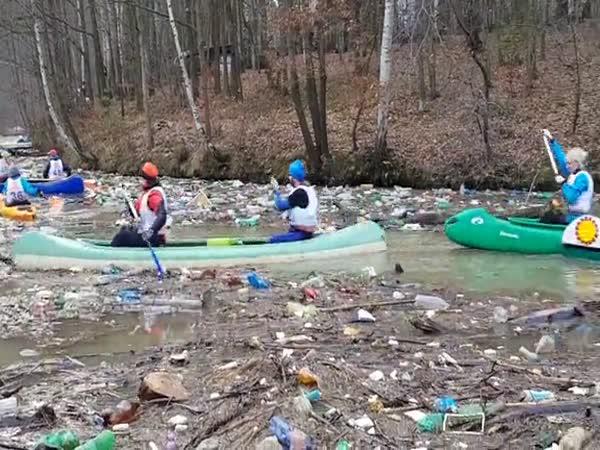 Slovensko – Vodní nádrž plná odpadků