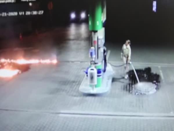     Slovensko: Podpálila benzínku      