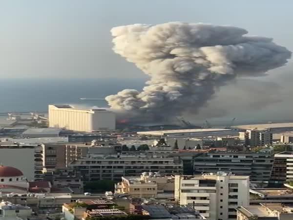     Ohromná exploze v Bejrútu    