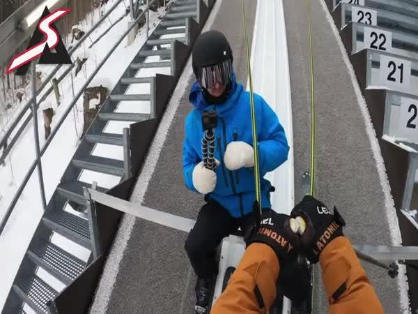   Brutální skok na lyžích    