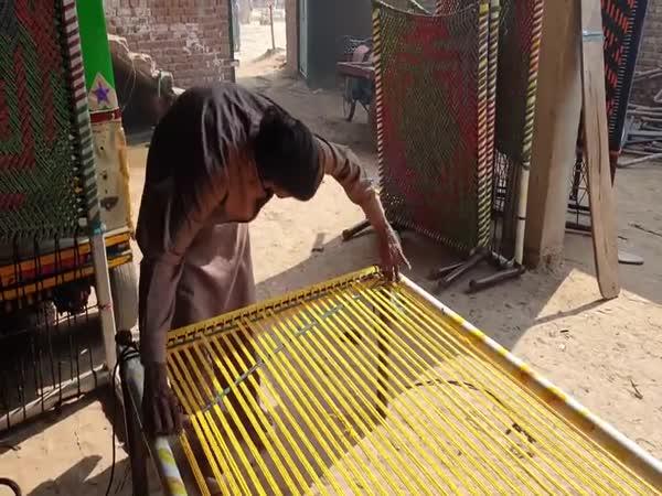     Jak se vyrábí tkaná postel    
