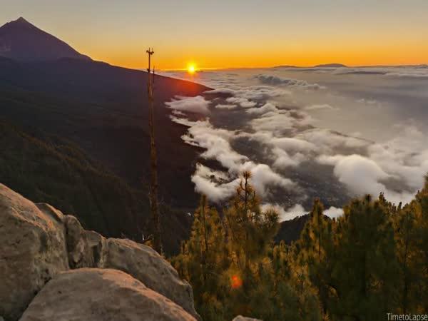     Západ slunce nad oblaky Tenerife    