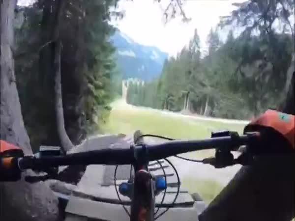     Adrenalin na horském kole    