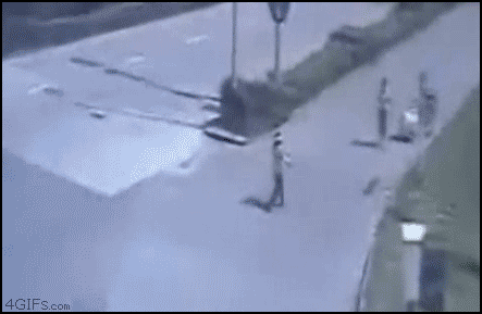 
Truck_tips_streetlight
